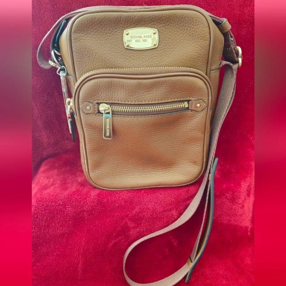 Michael Kors Jet Set Medium Pebbled Leather Tan Crossbody Bag